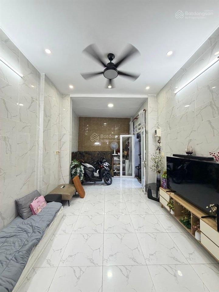 Nhà 3 tầng btct, dt 53m2, 7.x tỷ ngay hẻm ô tô phan văn trị sát chợ cây thị
