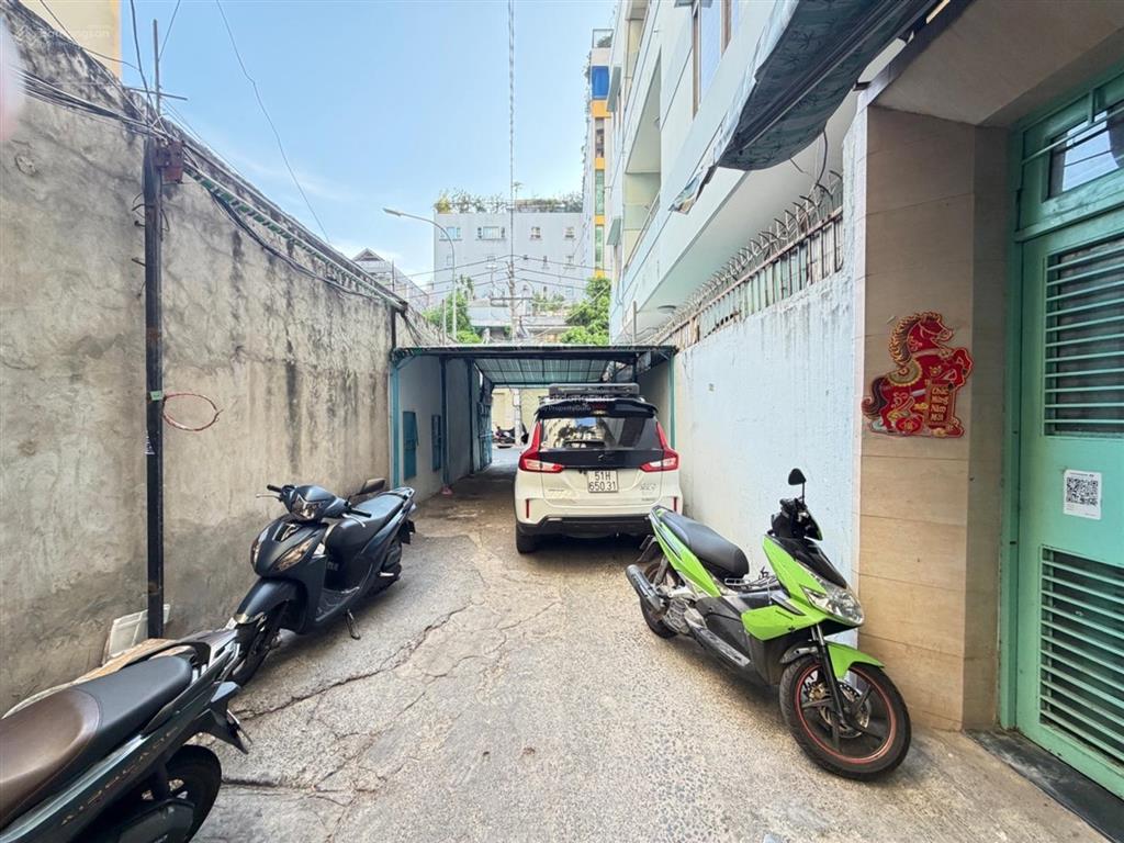 Dt45m2, nhỉnh 6.x t.ỷ nhà 3 tầng đúc  hẻm oto  2 căn ra mặt tiền  ngay phạm văn đồng