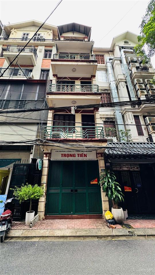 Cho thuê nguyên căn nhà số 22 ngõ 53 linh lang, 5 tầng, 10pn giá 40tr/th. 0917 331 ***