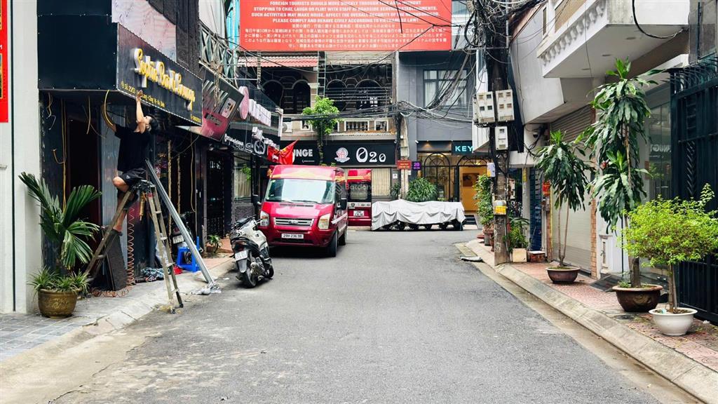 Cho thuê nguyên căn nhà số 22 ngõ 53 linh lang, ba đình, 5 tầng, 10 phòng. 0917 331 ***