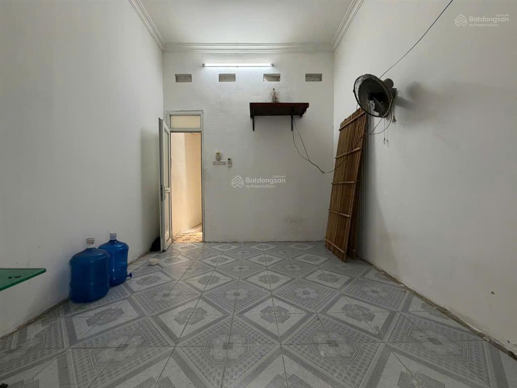 Bán nhà trường chinh đống đa, diện tích 18m2, mặt tiền 3,3m, nhà 2 tầng.
