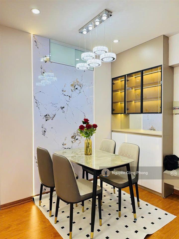 Sếp em cần bán gấp căn hộ đẹp long lanh với nội thất full đồ cao cấp từ sofa đến đèn trần pha lê