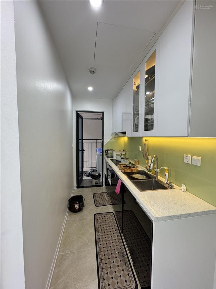 Bán căn hộ 79m2  3pn  full nội thất  ban công đông nam  sổ đỏ lâu dài  giá 9,5 tỷ (có tl thêm)