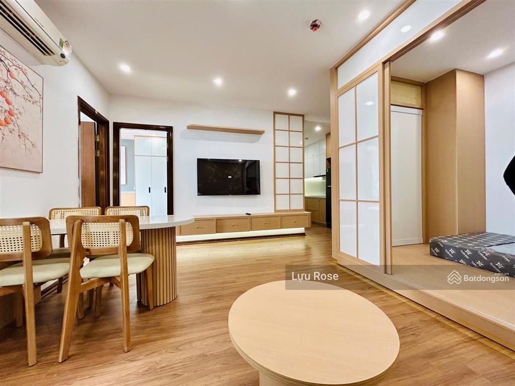 Bán căn 70m  5.5 tỷ  view hồ  không thương lượng!