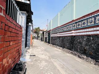 Hàng hiếm! nhà 4.6 tỷ  74.2m2 sổ riêng vuông vức  vào ở ngay  gần ngã 4 thủ đức