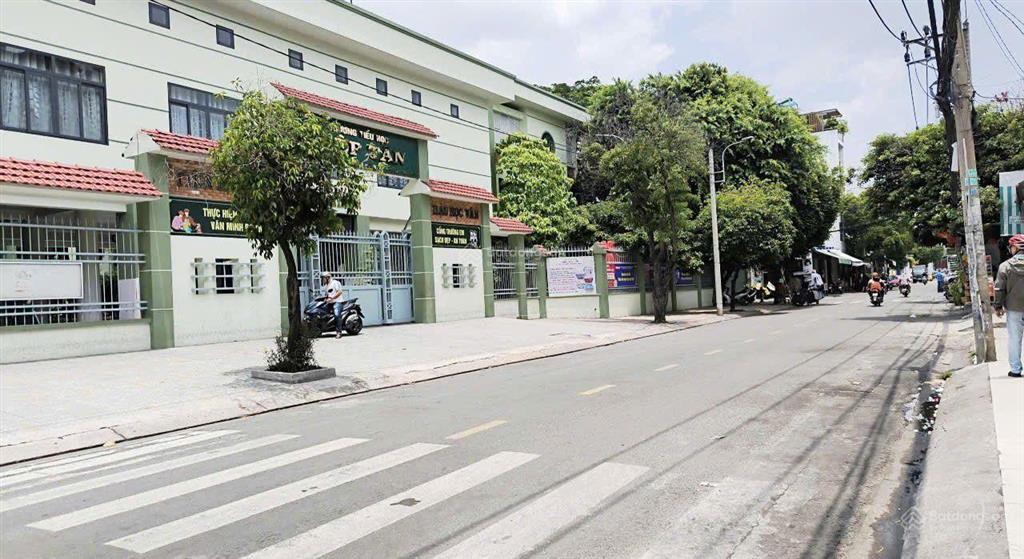Bán nhà 8 x 12.1m  3 tầng  4pn  5wc  giá 9.1 tỷ  an lạc bình tân.