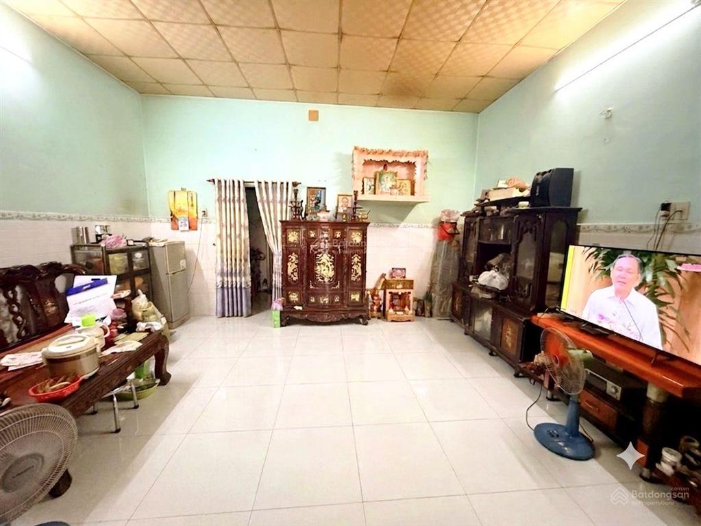 Bán nhà dtsd 62.4m2, (5.2 x 11.2)  sổ hồng riêng. vuông vức chính chủ công chứng ngay