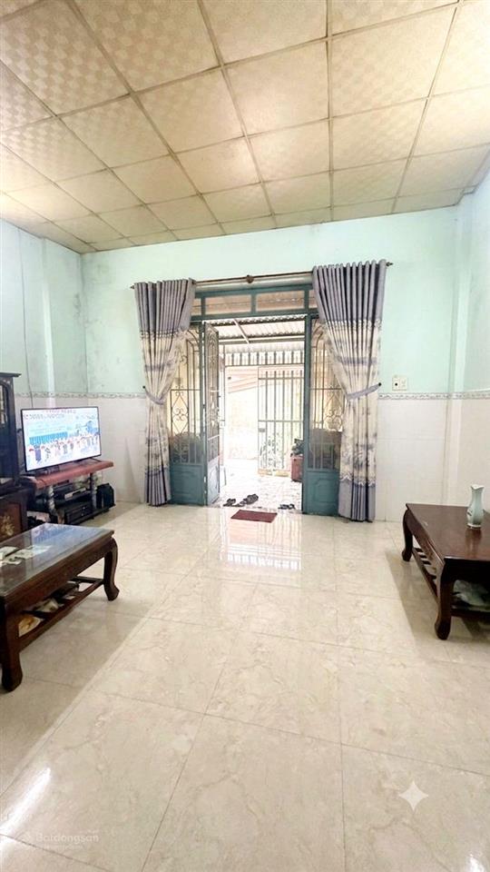 Bán nhà dtsd 62.4m2, (5.2 x 11.2)  sổ hồng riêng. vuông vức chính chủ công chứng ngay