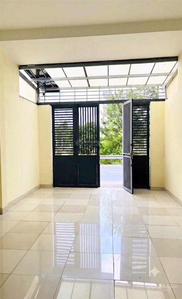 Bán nhà  dt 4,3 x 25 m (107m2)  1 trệt 1 lầu, 4pn  4wc, phòng khách, bếp, sân đậu xe hơi