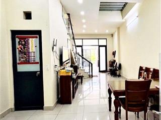 Bán nhà  dt 4,3 x 25 m (107m2)  1 trệt 1 lầu, 4pn  4wc, phòng khách, bếp, sân đậu xe hơi