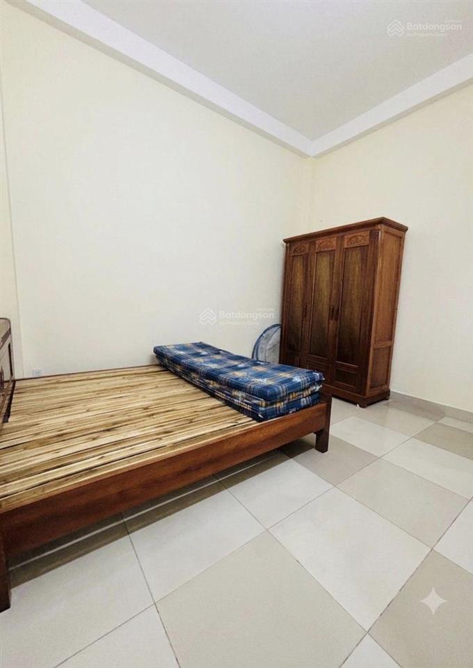 Bán nhà  dt 4,3 x 25 m (107m2)  1 trệt 1 lầu, 4pn  4wc, phòng khách, bếp, sân đậu xe hơi