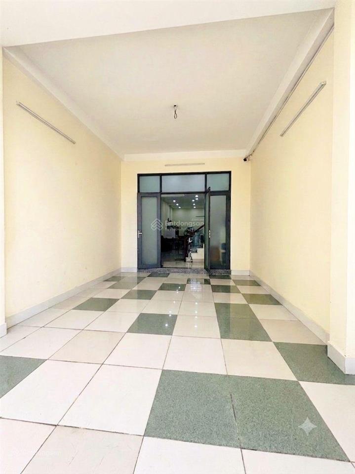 Bán nhà  dt 4,3 x 25 m (107m2)  1 trệt 1 lầu, 4pn  4wc, phòng khách, bếp, sân đậu xe hơi