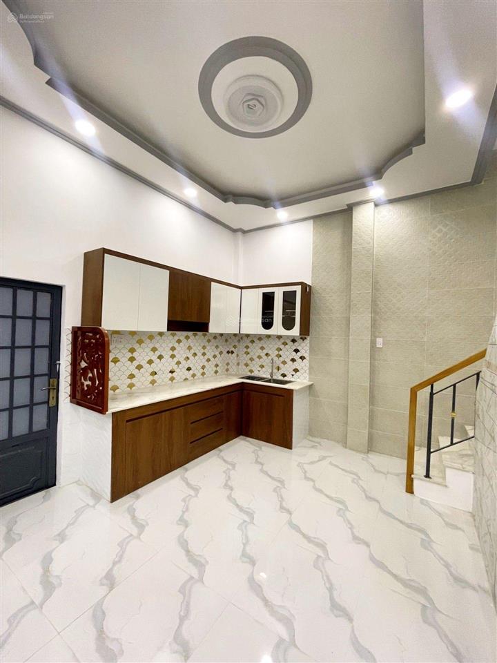 Nhỉnh 3ty. sát eaon tên lửa  dt 43.7m2  ngang lớn 4.6m  an lạc bình tân.( chủ gấp bán).