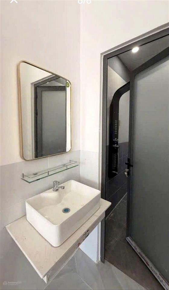 Chỉ hơn 5 tỷ. 3 tầng mới. dt(4x13). 4pn. shr hoàn công xong. hẻm xe hơi. nguyễn văn luông. q6.