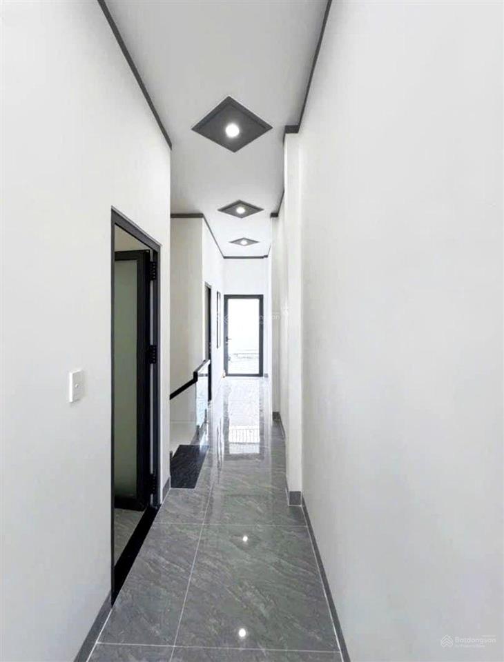 Chỉ hơn 5 tỷ. 3 tầng mới. dt(4x13). 4pn. shr hoàn công xong. hẻm xe hơi. nguyễn văn luông. q6.