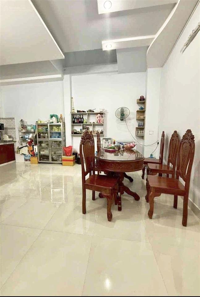 Nhà mới 2 tầng hương lộ 2. dt 70m2. giá nhỉnh 6 tỷ. xem hơi ngủ trong nhà. bình trị đông bình tân.