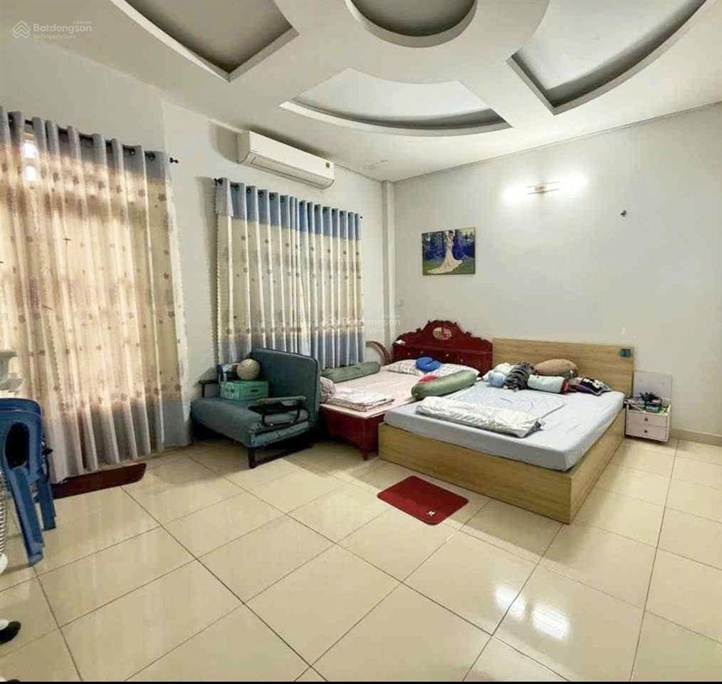 Nhà mới 2 tầng hương lộ 2. dt 70m2. giá nhỉnh 6 tỷ. xem hơi ngủ trong nhà. bình trị đông bình tân.