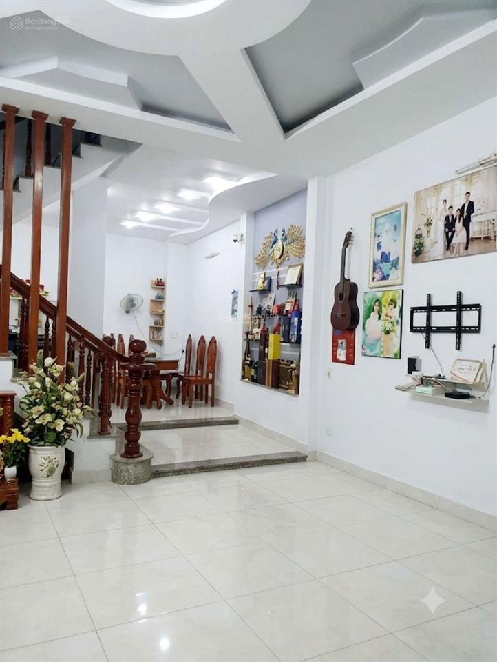 Nhà mới 2 tầng hương lộ 2. dt 70m2. giá nhỉnh 6 tỷ. xem hơi ngủ trong nhà. bình trị đông bình tân.