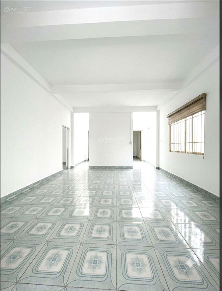 Nhà 3pn. dt(4.3mx18m). nhỉnh 5ti. hxh thông. shr chính chủ. đường số 6.kdc t.ê.n l.ử.a . an lạc bìn