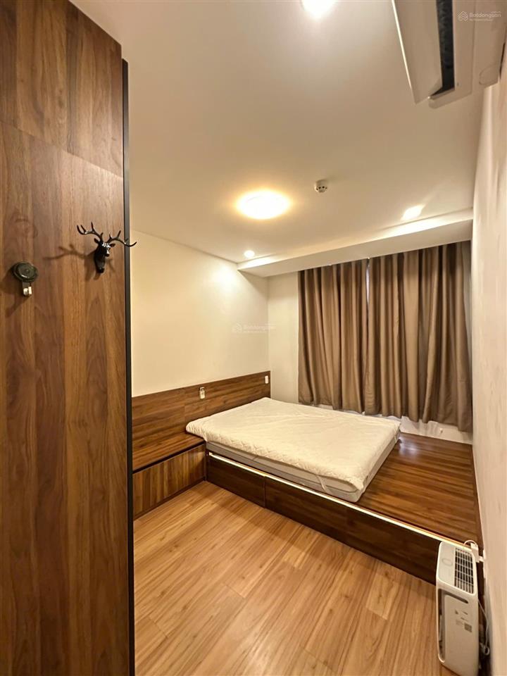 Bán căn hộ d'lusso 2pn2wc căn góc tầng cao view sông thoáng mát full nội thất giá 6,1 tỷ dt 76m2