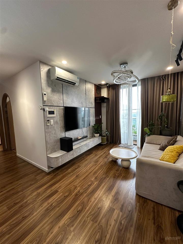 Bán căn hộ d'lusso 2pn2wc căn góc tầng cao view sông thoáng mát full nội thất giá 6,1 tỷ dt 76m2
