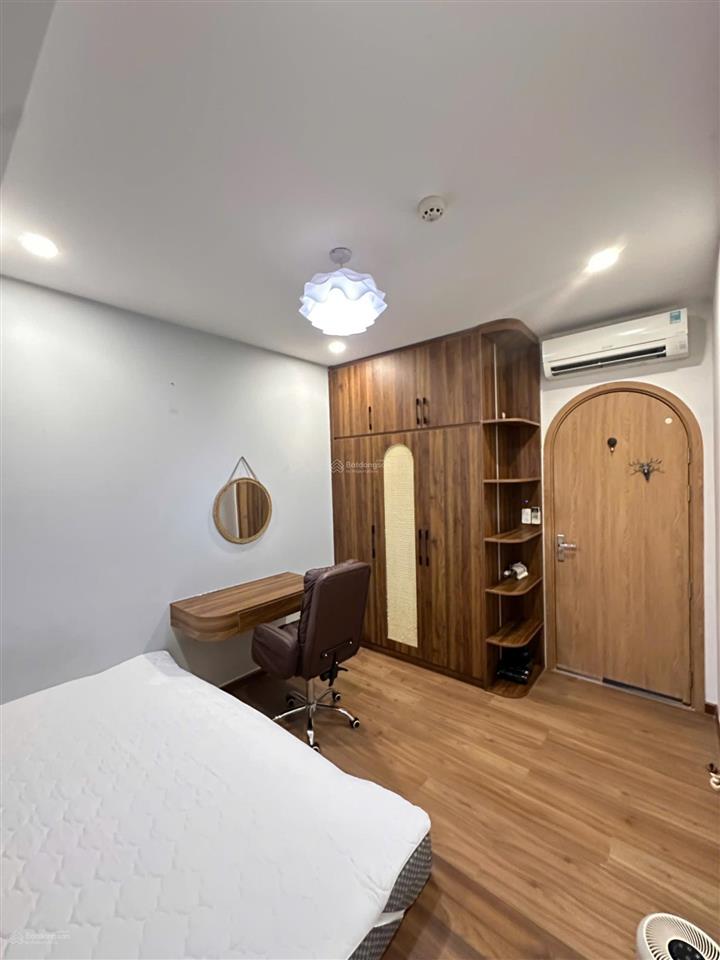 Bán căn hộ d'lusso 2pn2wc căn góc tầng cao view sông thoáng mát full nội thất giá 6,1 tỷ dt 76m2