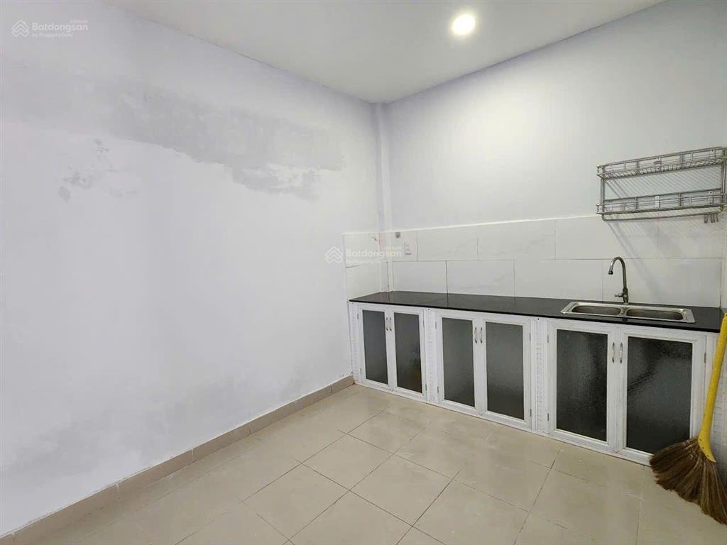 Bán nhà đang kd tiệm nail  khu sầm uất q10  trục sư vạn hạnh