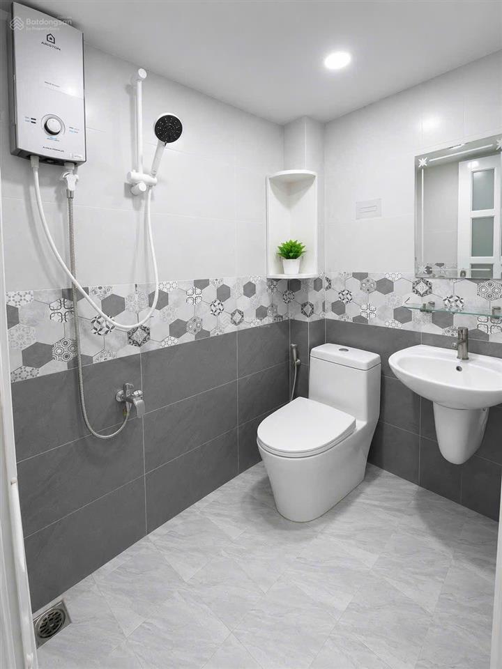 Cho thuê nhà hẻm xe hơi q10 3pn  4 wc kế big c  18 chẹo