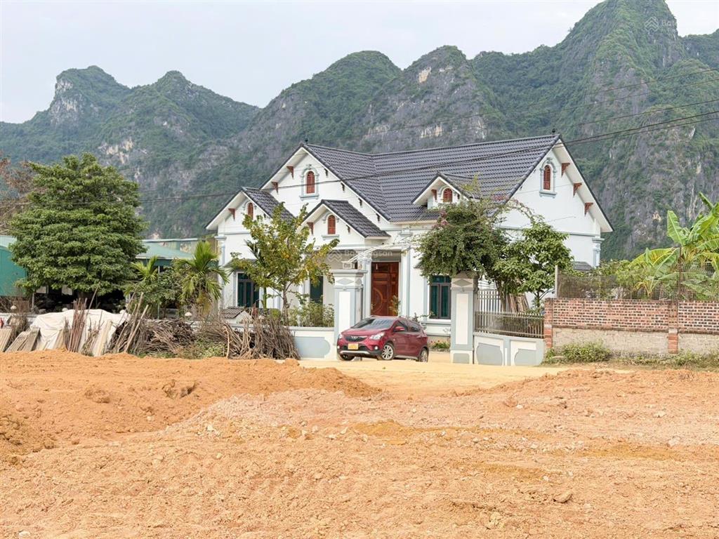 Lô đất cạnh khách sạn 5* utopia đang xây, mt 8m view hồ xây bt cực đẹp.