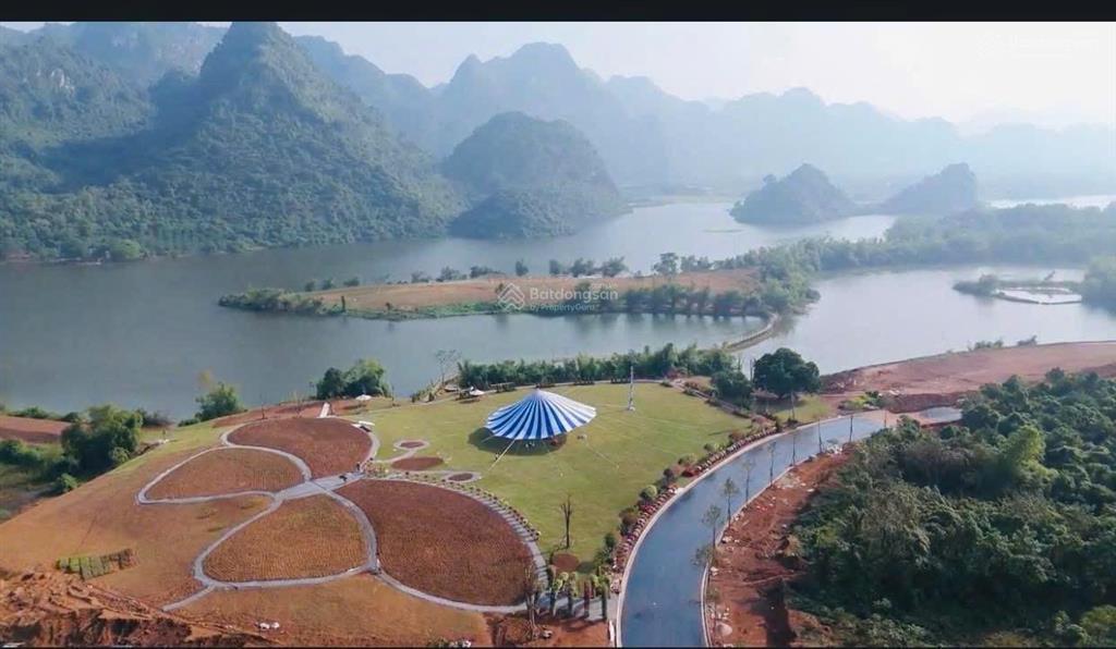 Lô đất cạnh khách sạn 5* utopia đang xây, mt 8m view hồ xây bt cực đẹp.