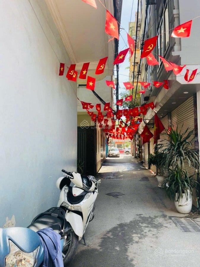 Chỉ 9 tỷ sở hữu căn nhà ô tô đỗ cửa 40m2, 4 tầng, vị trí lê trọng tấn, hà đông, 10m ra mặt phố