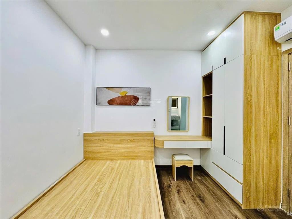  bán nhà gần sân bay tsn 3 tầng 4 phòng ngủ p.4 tân bình  chủ 0938.678. bốn sáu bốn