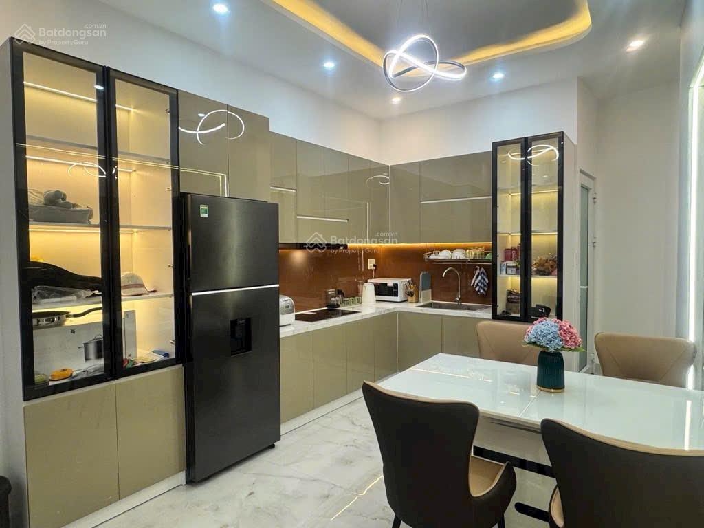  bán nhà gần sân bay tsn 3 tầng 4 phòng ngủ p.4 tân bình  chủ 0938.678. bốn sáu bốn