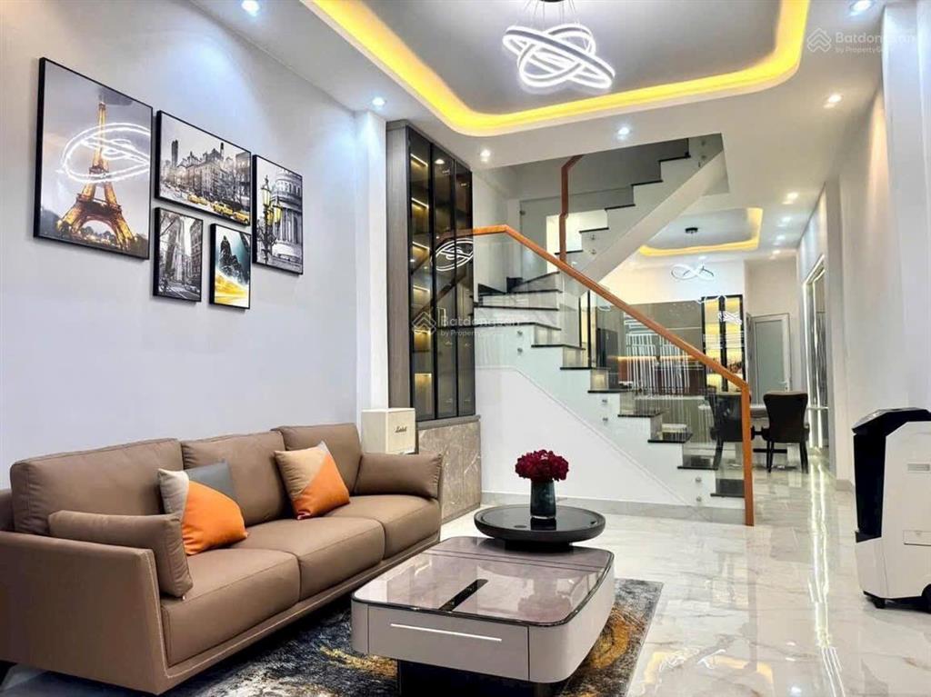  bán nhà gần sân bay tsn 3 tầng 4 phòng ngủ p.4 tân bình  chủ 0938.678. bốn sáu bốn