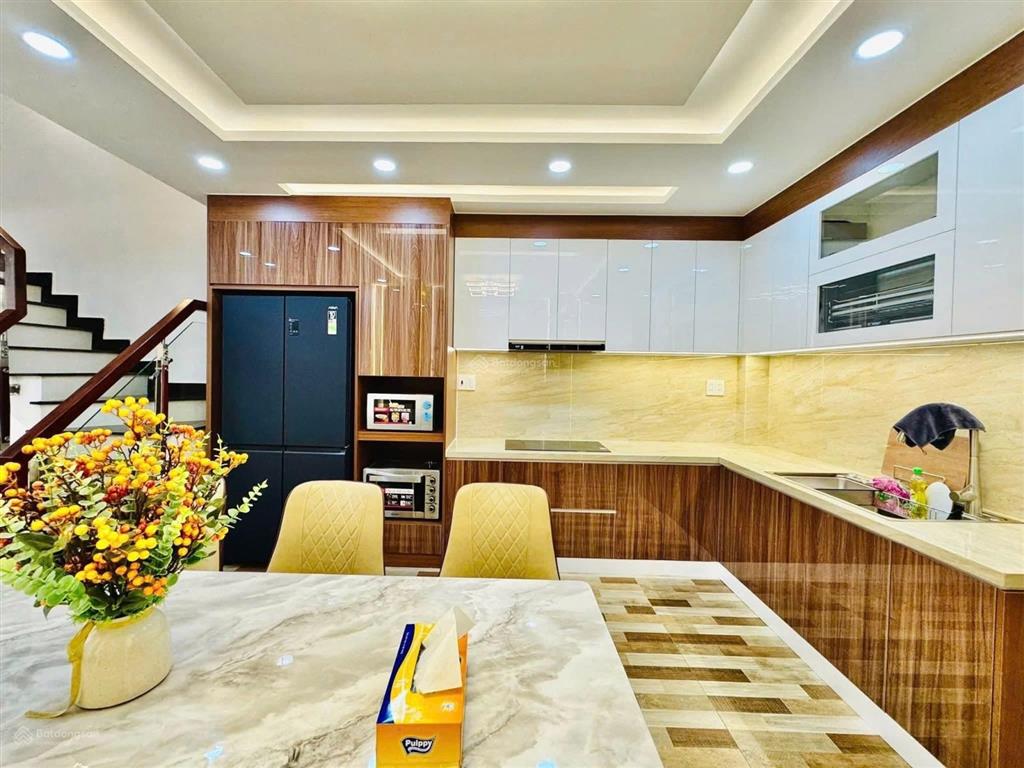 6 tỷ 450  tài sản dòng tiền  nhà pasteur q3 115m2 thu nhập $2000/tháng. sổ hồng sẵn