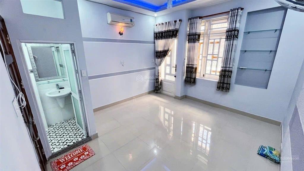 Bán gấp nhà lê thị hồng gv 42 / hẻm xe hơi 6m / sổ sẵn gần chợ căn cứ