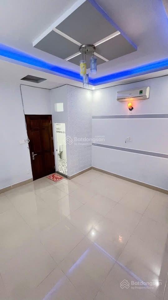 Bán gấp nhà lê thị hồng gv 42 / hẻm xe hơi 6m / sổ sẵn gần chợ căn cứ