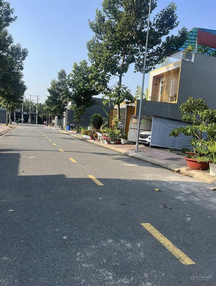 Chủ đất khó khăn cần bán lô đất 80m2 giá 1 tỷ 200 ngay vsip3 dễ kinh doanh dễ cho thuê. sổ hồng sẵn