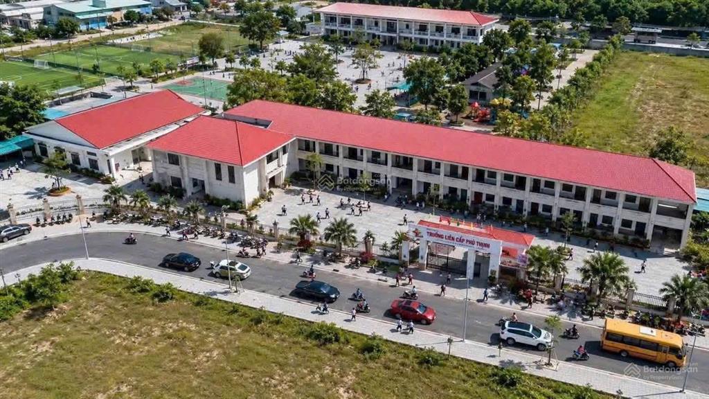 Nhà đẹp giá tốt 100m2 giá 2 tỷ 400 dọn vào ở ngay. đối diện kcn tân bình bàn giao full nt
