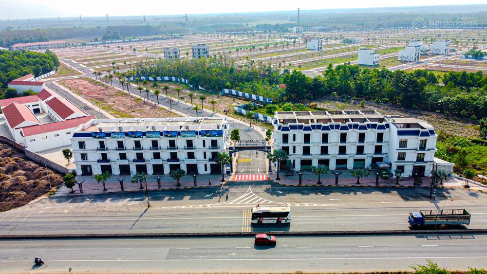 Nhà đẹp giá tốt 100m2 giá 2 tỷ 400 dọn vào ở ngay. đối diện kcn tân bình bàn giao full nt