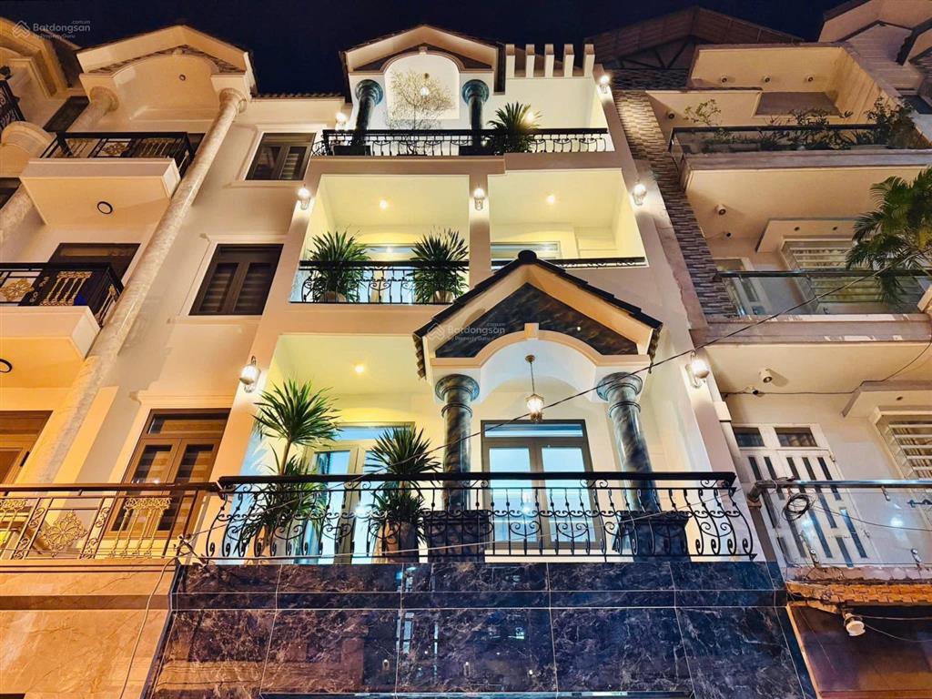 Nhà đẹp kha vạn cân, gần phạm văn đồng, xây 1 trệt 2 lầu sân thượng có 4pn và 5wc. sổ sẵn.