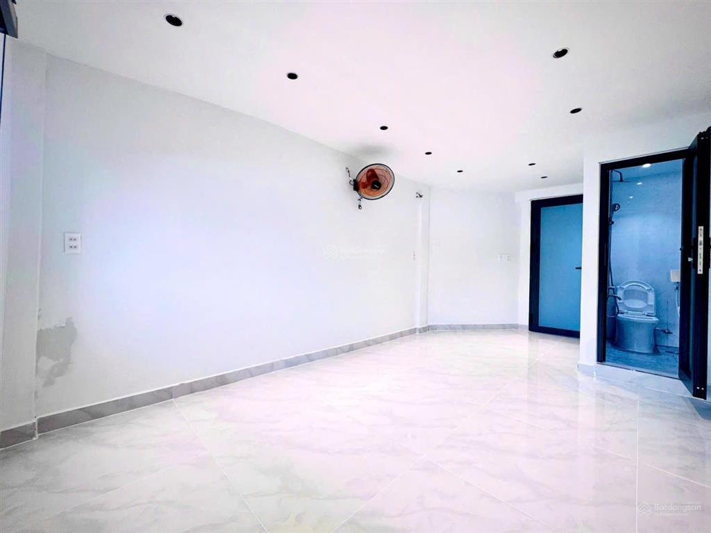 Dưới 2 tỷ có nhà trung tâm gò vấp  diện tích 42.5m2 gồm 3pn và 4wc rộng rãi giá tốt khách xem sớm