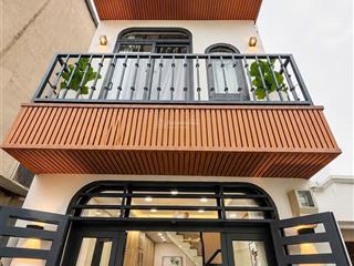 Chính chủ bán nhà 3 tầng, mới full nội thất cao cấp trung tâm bình thạnh, gần học viện cán bộ