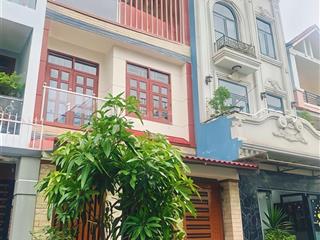 Nhà 3 tầng ô tô ngủ nhà khu vip ngay phạm văn đồng 70m2 chỉ nhỉnh 9t.