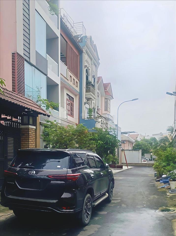 Nhà 3 tầng ô tô ngủ nhà khu vip ngay phạm văn đồng 70m2 chỉ nhỉnh 9t.