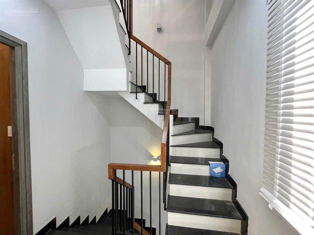 Nhà mới mặt tiền 4 tầng đường số 9, (linh tây cũ) phạm văn đồng nhỉnh 7,5 tỷ.