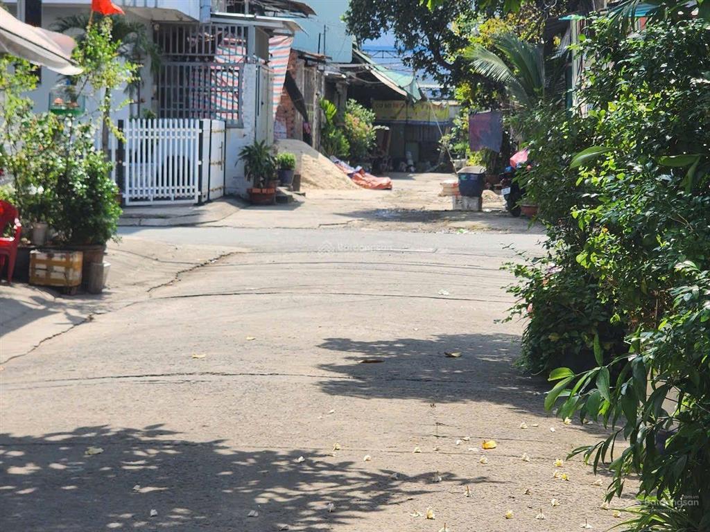 Bán nhà  đường sổ 8. lê văn quới. p. bịnh hưng hòa a. quận bình tân.
dt 8 x 10 giá 6.6 tỷ