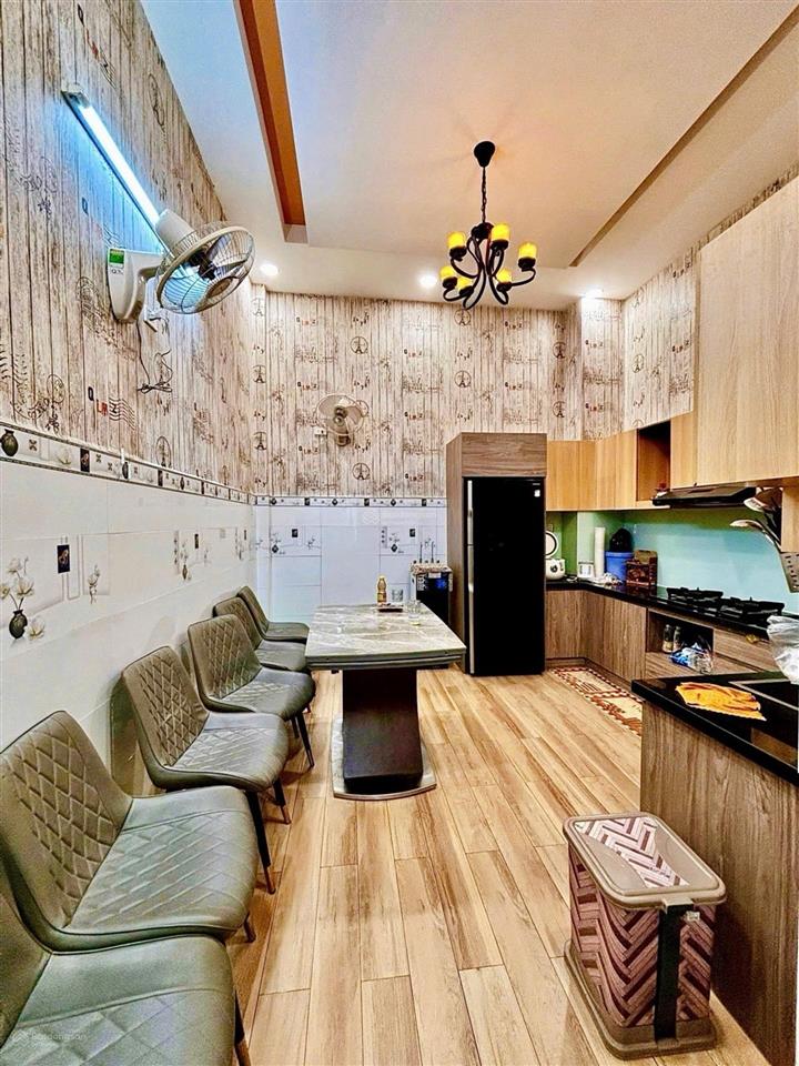Siêu phẩm 5 tầng kế bên khu vip tên lửa nhỉnh 5 tỷ tl