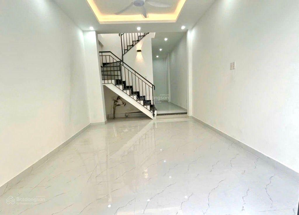 Bán nhà 2 tầng huỳnh thị hai 20m ra hxh  52m2  shr  3,7 tỷ