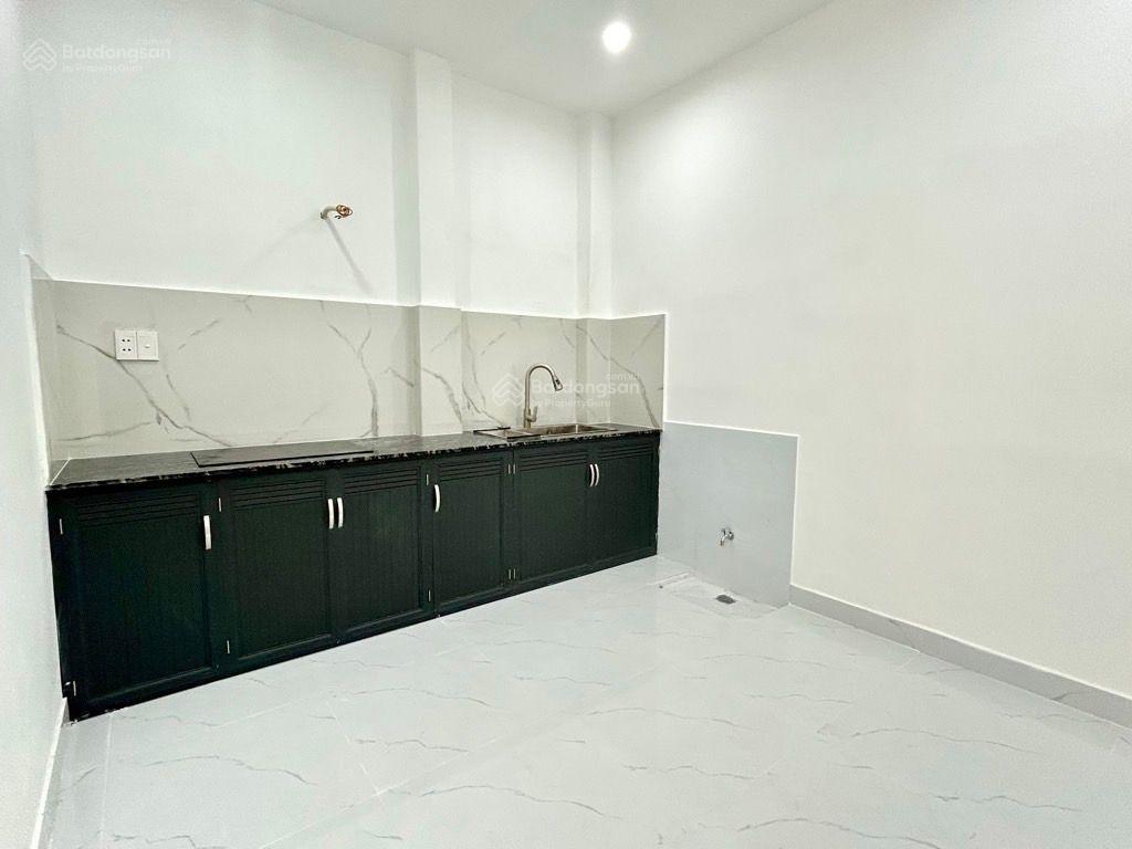 Bán nhà 2 tầng huỳnh thị hai 20m ra hxh  52m2  shr  3,7 tỷ